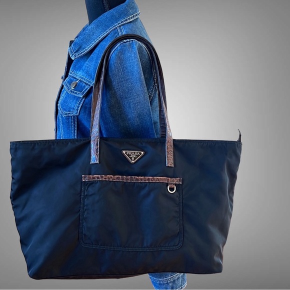 A15- ๐ฏ % authentic Prada shoulder bag - Picture 3 of 16